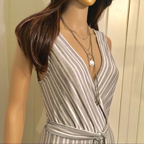 FRONT & BACK V~NECK SEMI~CROPPED SOFT JUMPSUIT - Picture 3 of 14